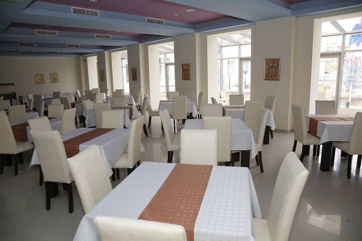 Dining 6 of 8