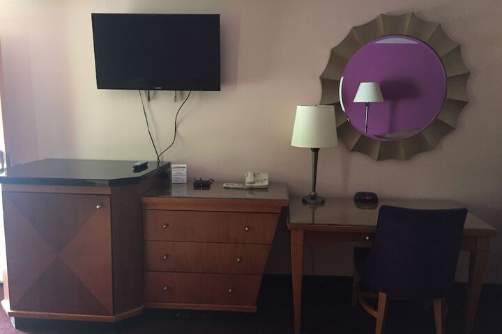 Room 8 of 34