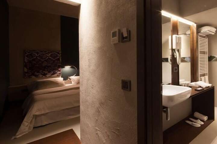 Room 10 of 25