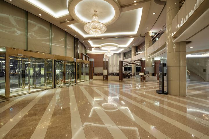 Entrance & Lobby