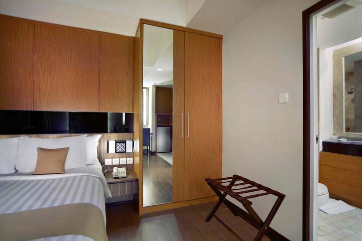 Room 25 of 37