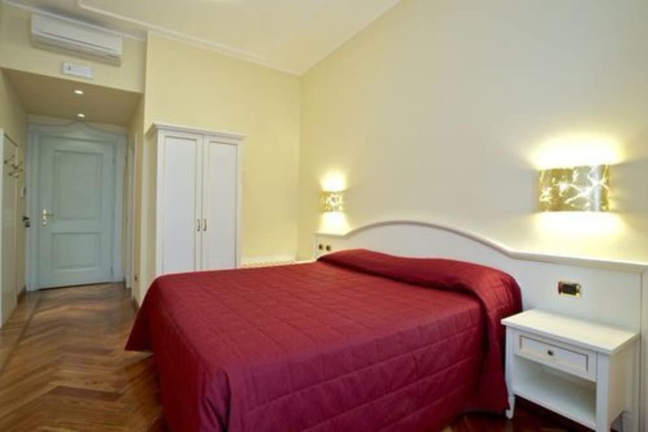 Room 13 of 42