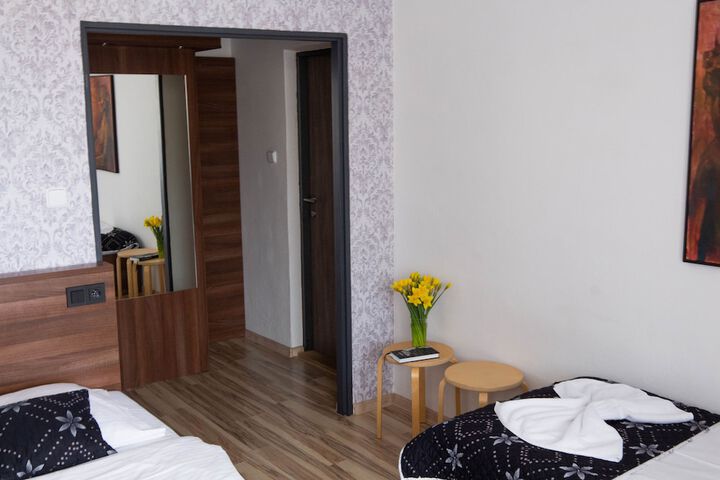 Room 34 of 110