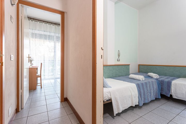 Room 10 of 41