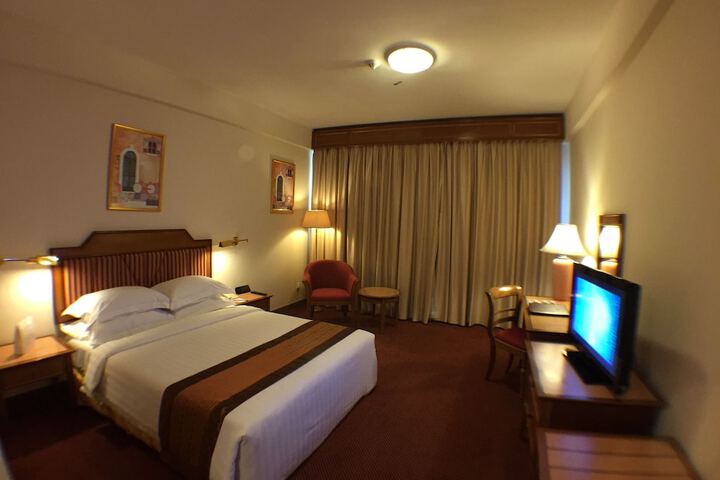 Room 9 of 35