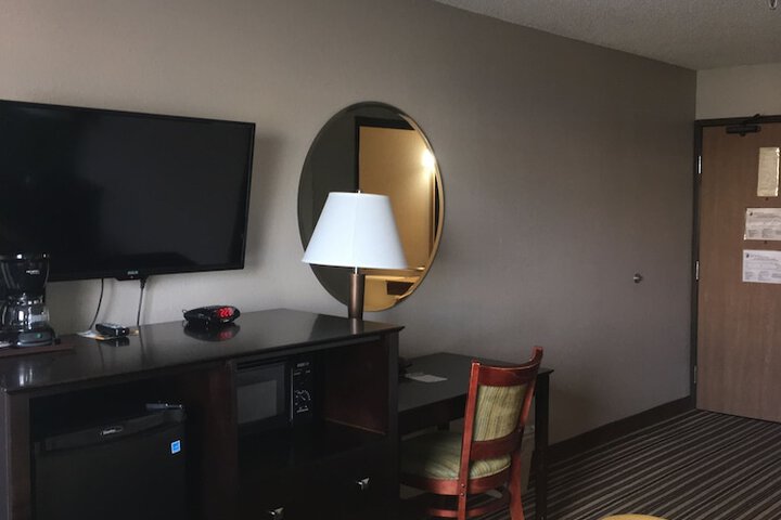 1 Queen Bed (12 of 13)