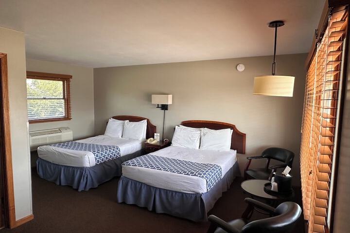 Basic Double Room (1 of 7)