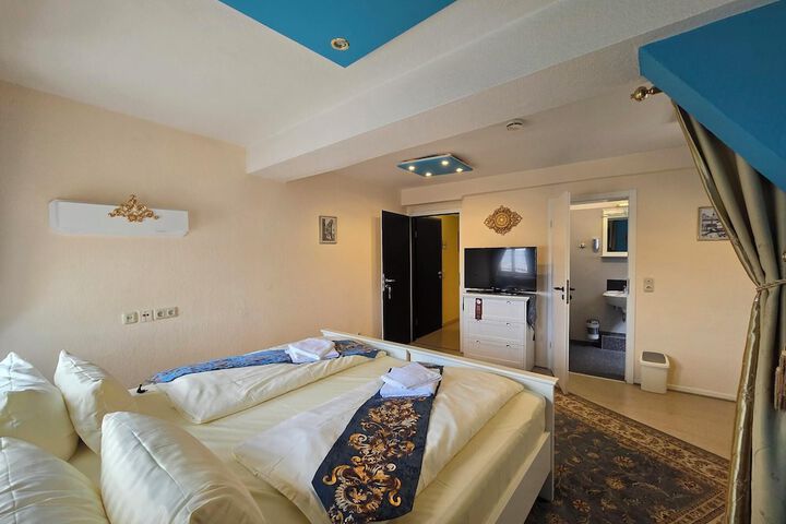 Room 3 of 39