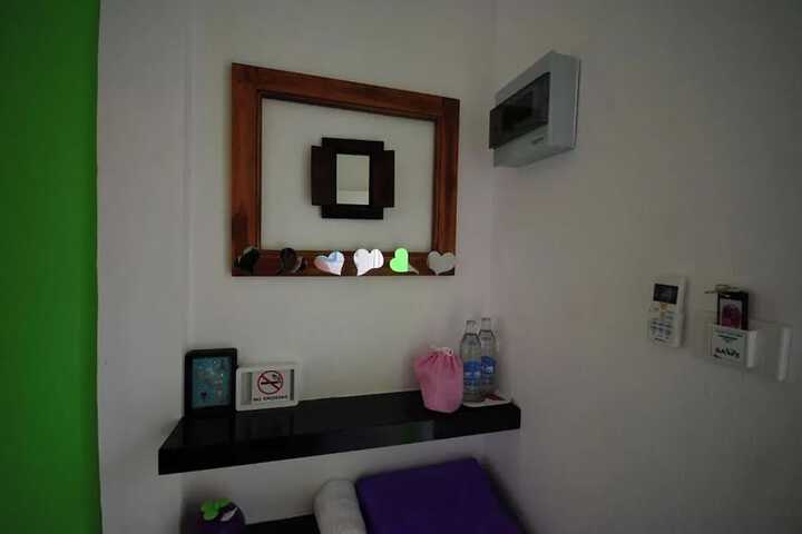 Room 4 of 76