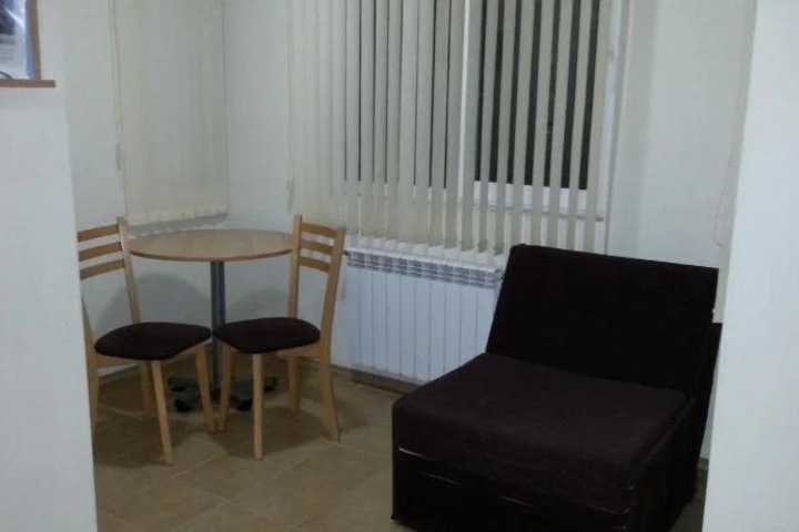 Room 10 of 12