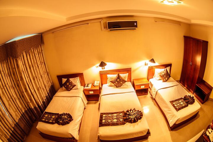 Room 8 of 27
