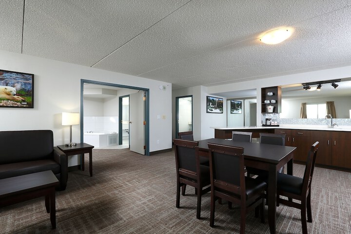 Room 13 of 33