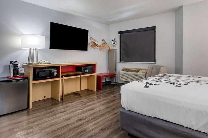 Room 14 of 37
