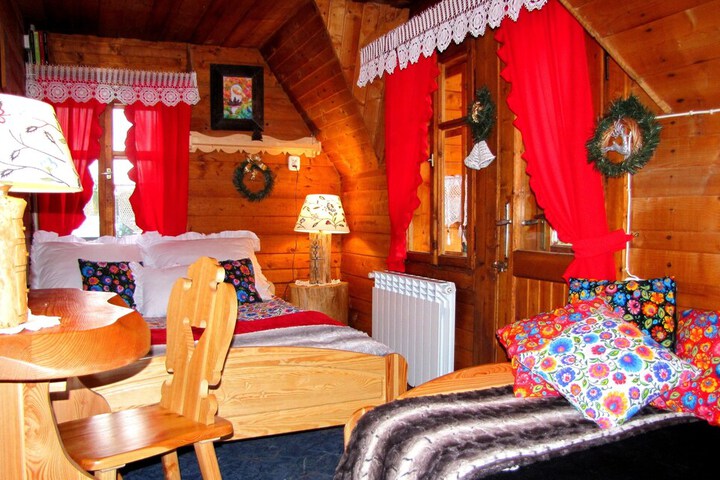 Room 4 of 40