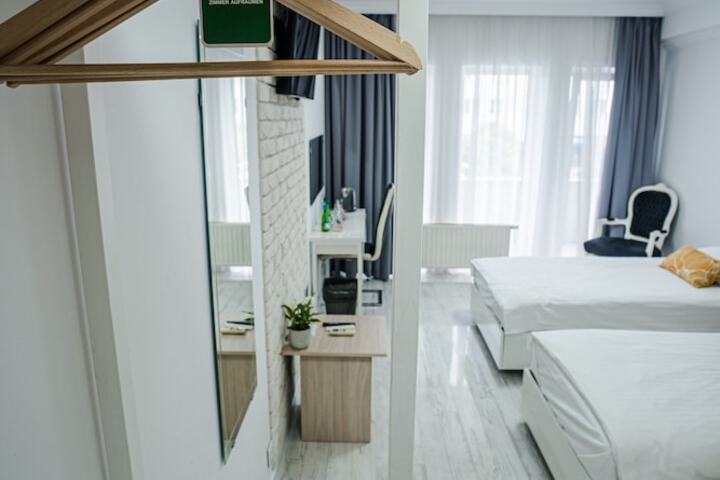 Room 15 of 102