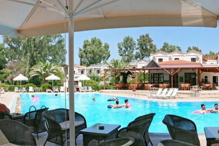 Pool Hotel