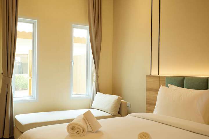 Room 5 of 32