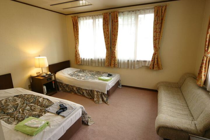 Room 15 of 40