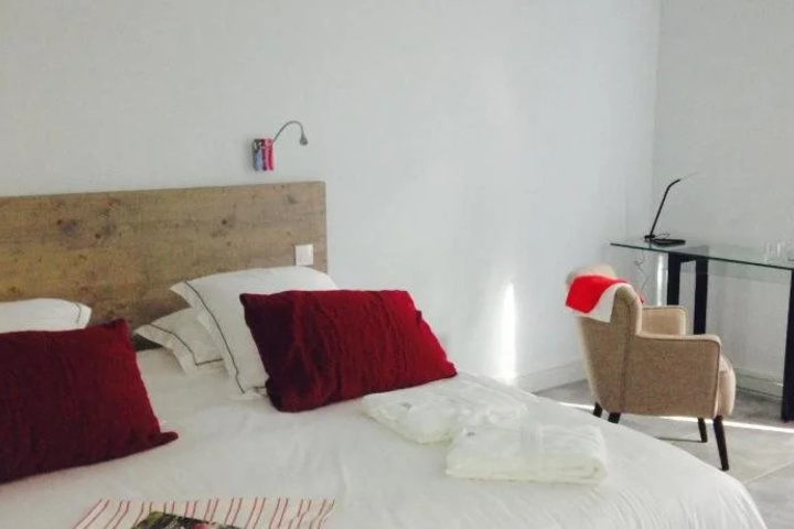 Room 4 of 18