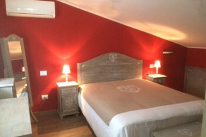 Room 27 of 43