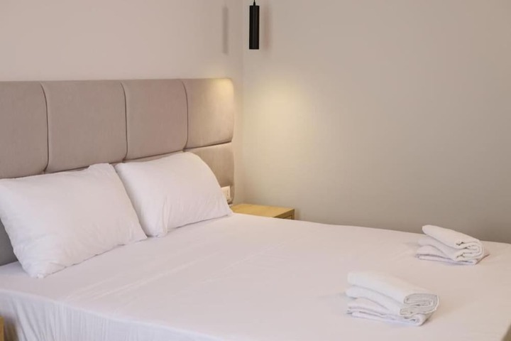 Room 4 of 65