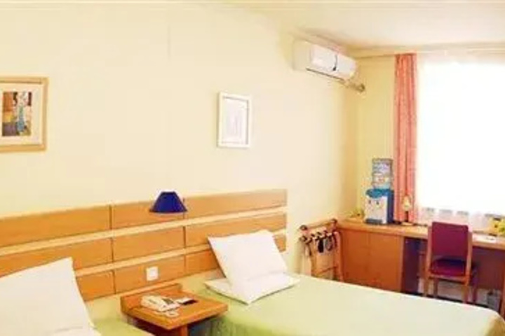 Room 3 of 5