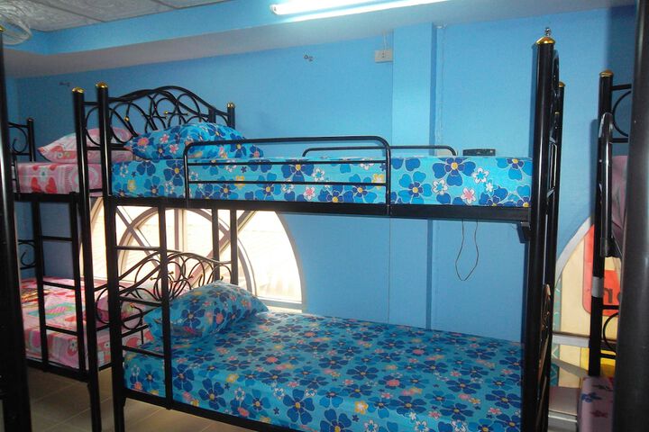 Room 11 of 32