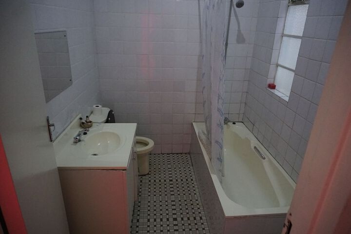 Room 11 of 37