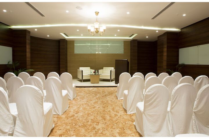 Ballroom/Hall 24 of 30