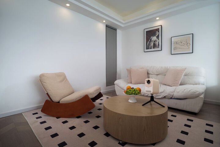 Room 11 of 28