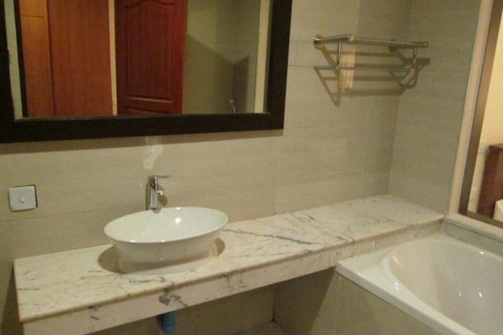 Room 13 of 28