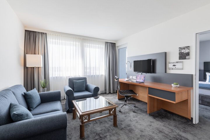 Room 6 of 107
