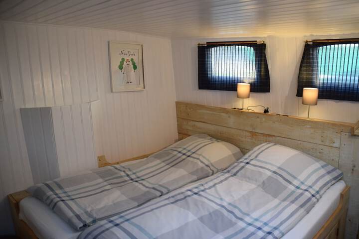 Room 6 of 16