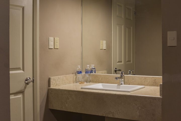Room 26 of 40