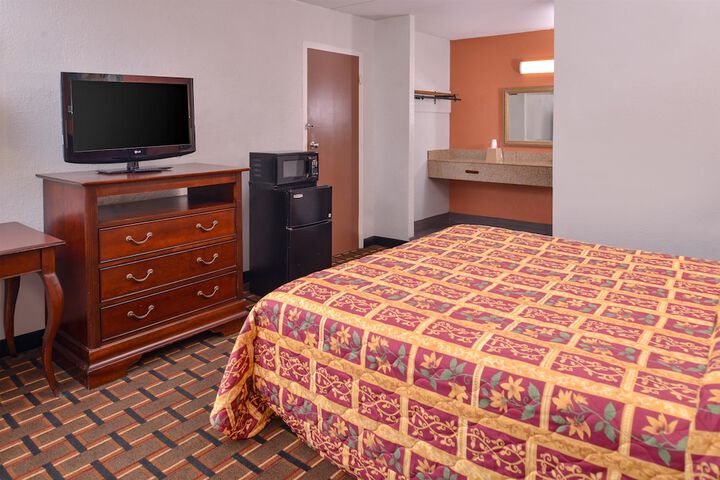 Standard | King Bed (5 of 13)