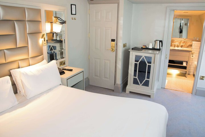 Room 19 of 136