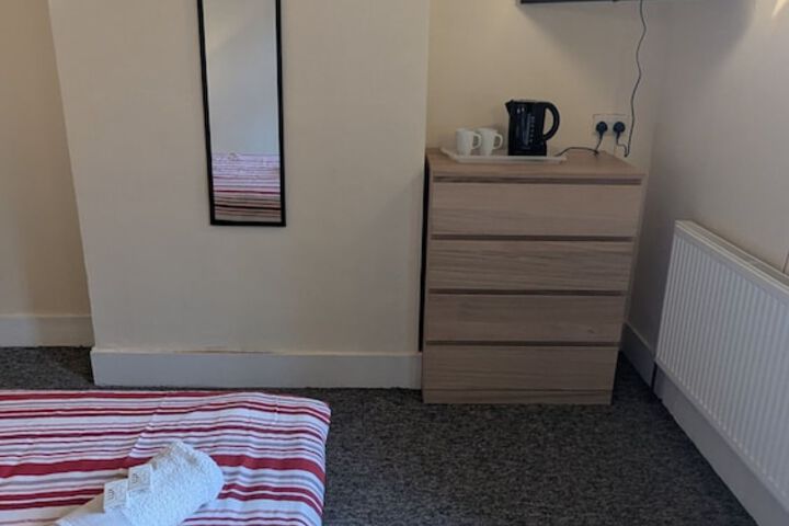 Room 8 of 27