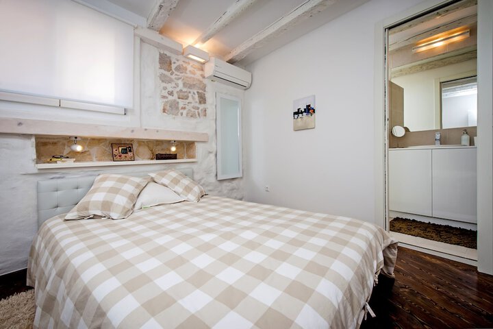 Room 7 of 35