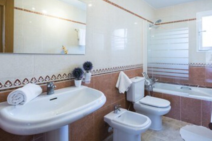 Room 4 of 35