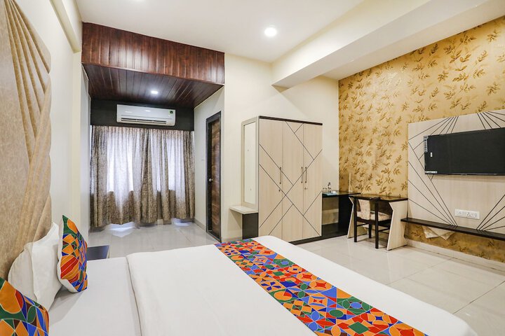 Room 10 of 27