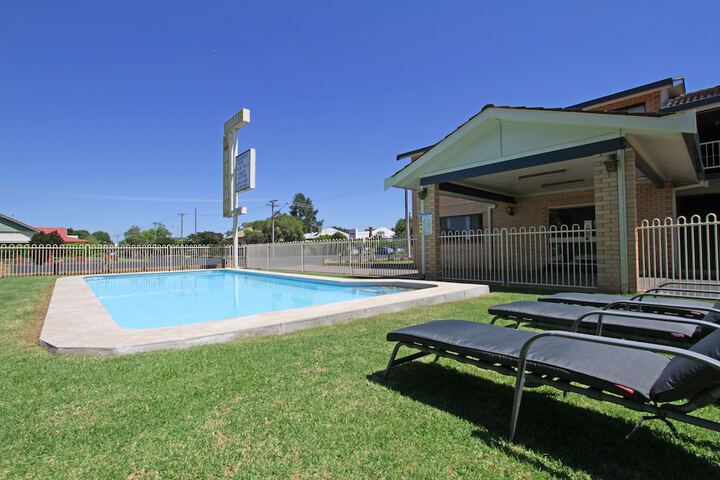 Hotel with Pool