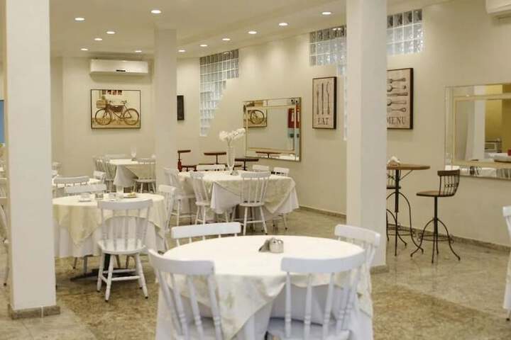 Dining 8 of 10