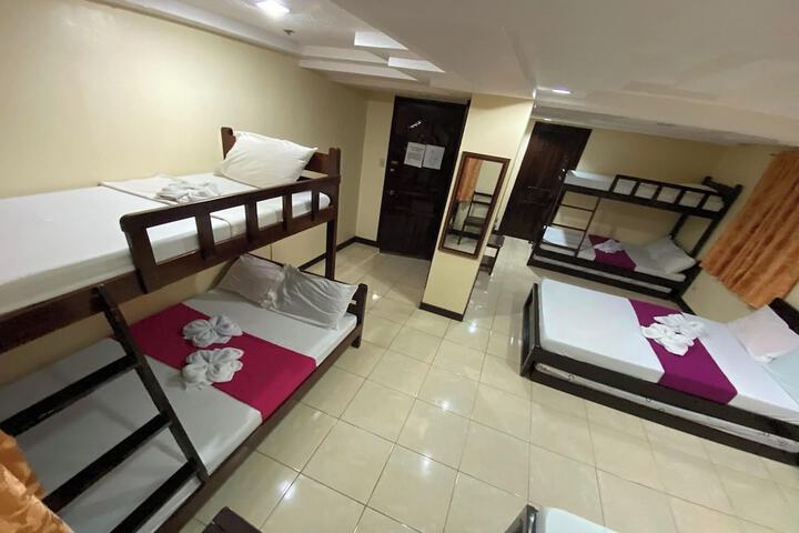 Room 3 of 28