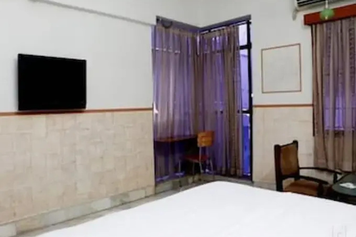 Room 7 of 18