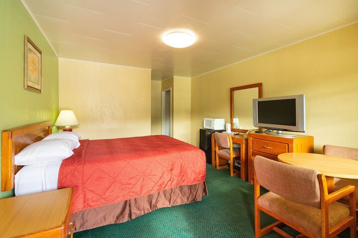Room 4 of 4