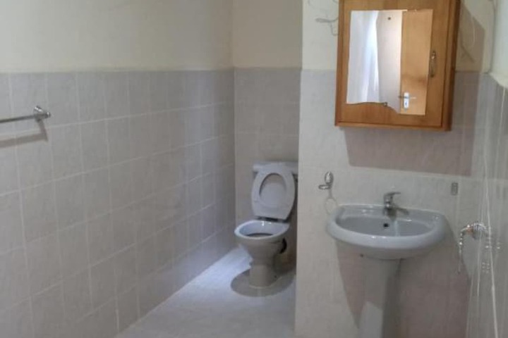 Room 8 of 12