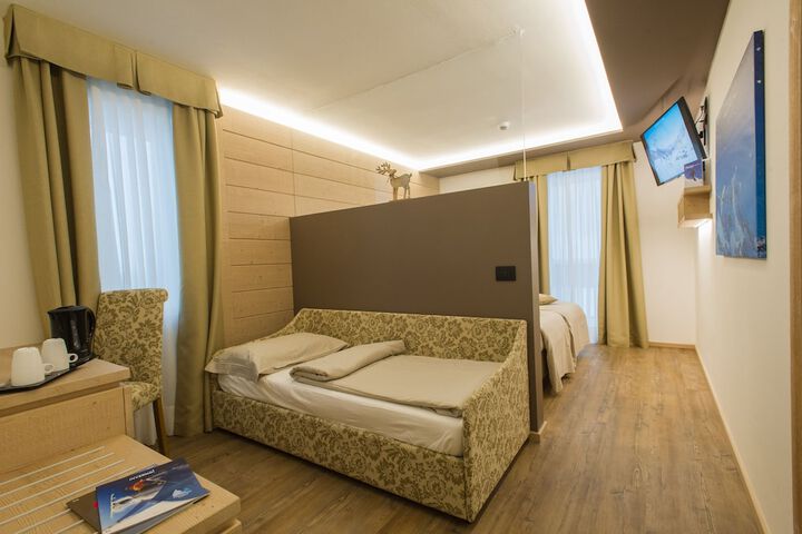 Room 6 of 92