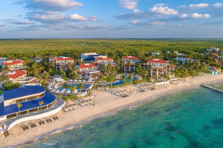 Exterior of Desire Pearl Riviera Maya Resort – All Inclusive Exclusively for Couples