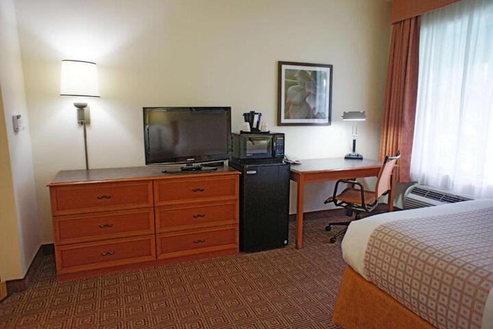 2 Double Beds (3 of 9)