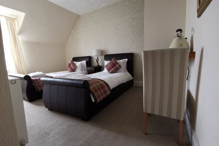 Room 27 of 51